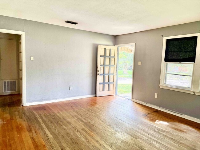 Building Photo - 1125 Perkins Rd