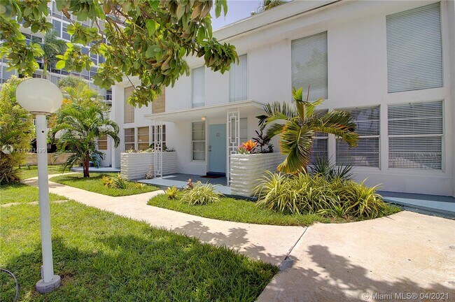 Building Photo - 6865 Bay Dr