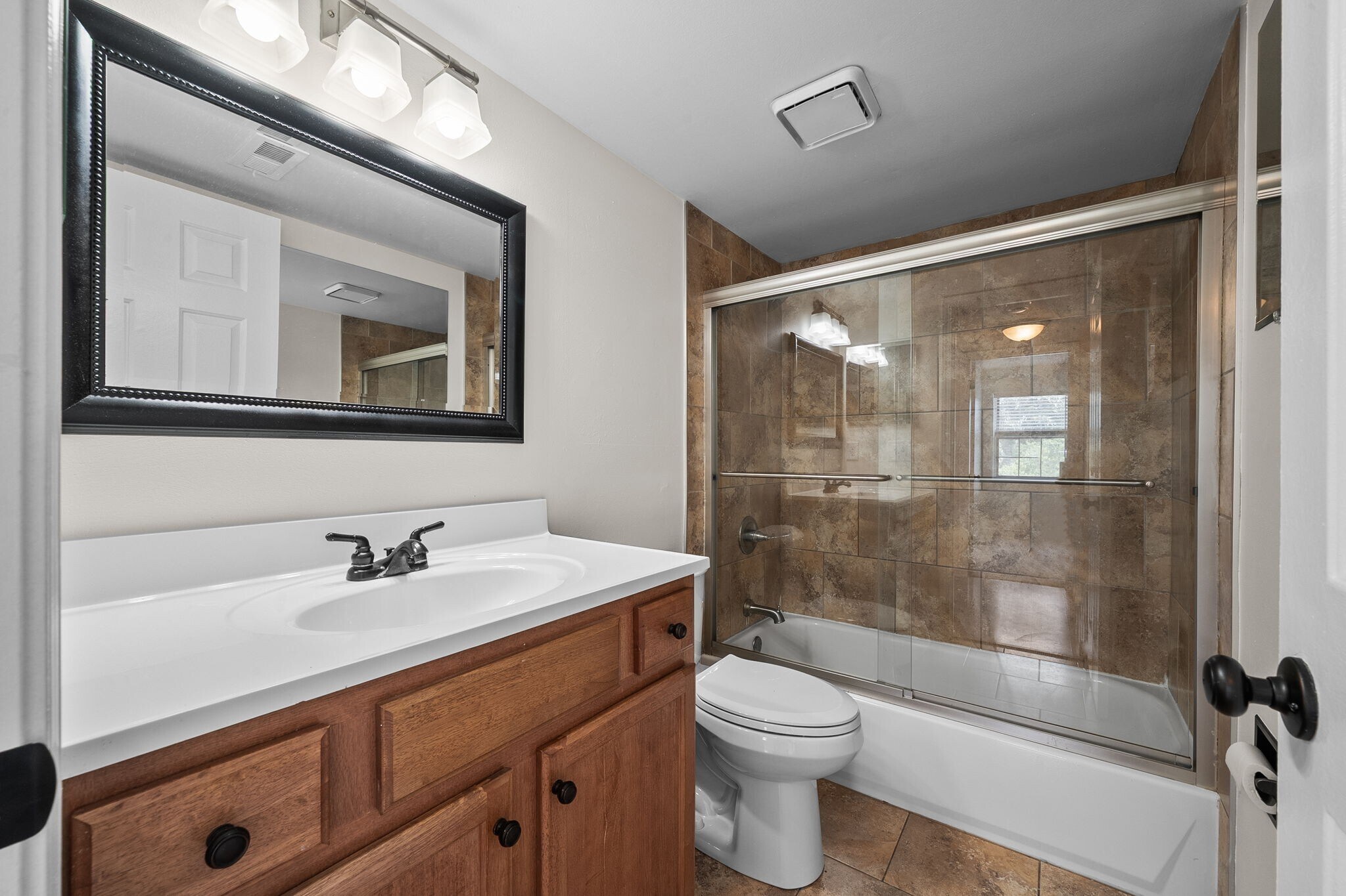Building Photo - 1614 Thrush Ter