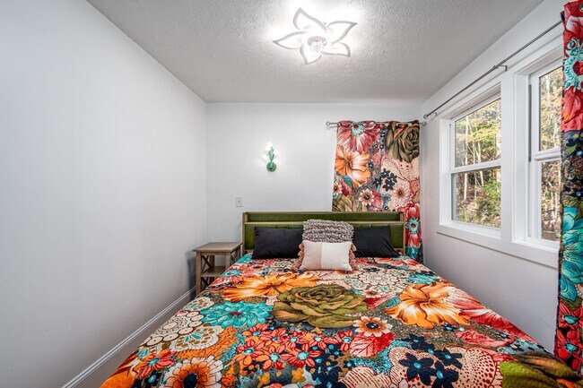 Building Photo - 288 Stonewall Road-SI ID1055518P