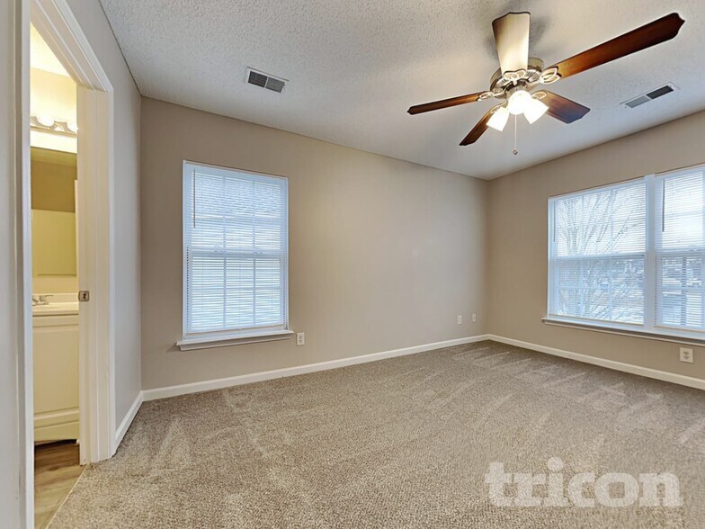 Building Photo - 76 Springway Dr