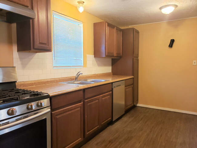 Building Photo - Welcome to this newly remodeled, charming ...