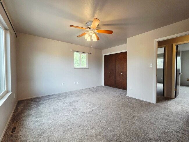 Building Photo - 250 Dolomite Dr