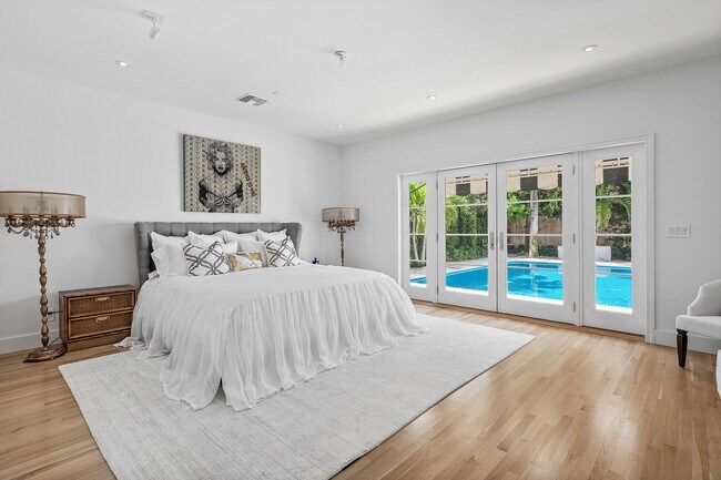 Building Photo - 306 Cordova Rd