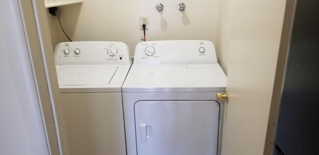 Building Photo - 1BD/1BA close to Moana/So. Virginia $1,350 avail immediately