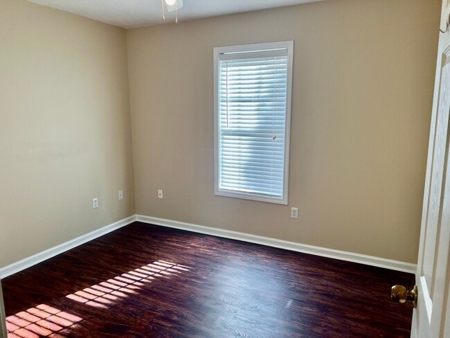 Building Photo - 5611 Prospect Rd