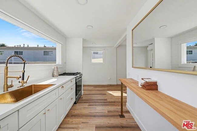 Building Photo - 516 Hill St