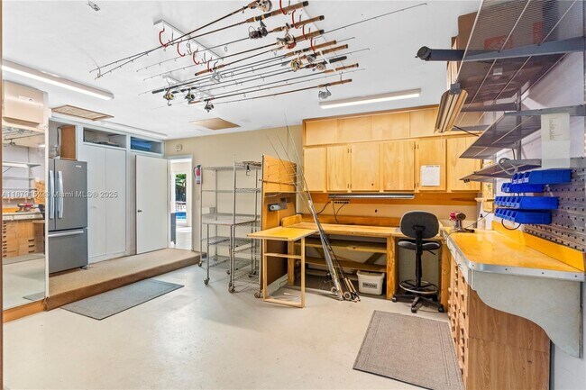 Building Photo - 6630 SW 102nd St