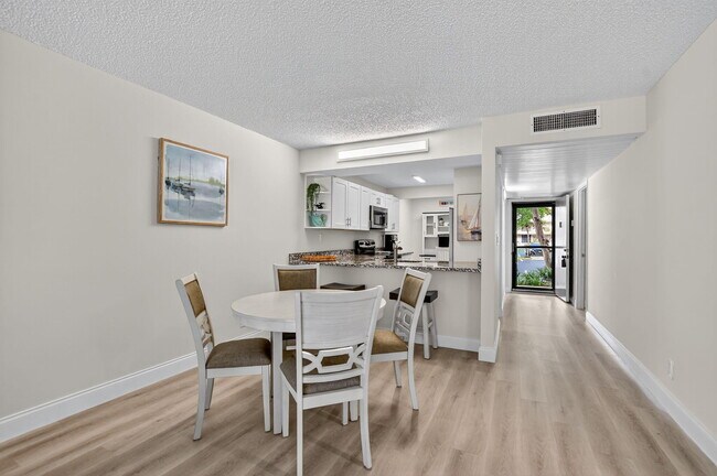 Building Photo - 8 Royal Palm Way