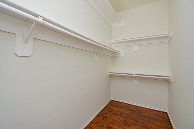 Building Photo - 3815 Summerfield Dr
