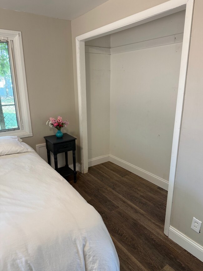 Building Photo - LAND CONTRACT (RENT-TO-OWN)