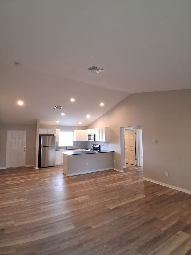 Building Photo - 7061 Tide Cir