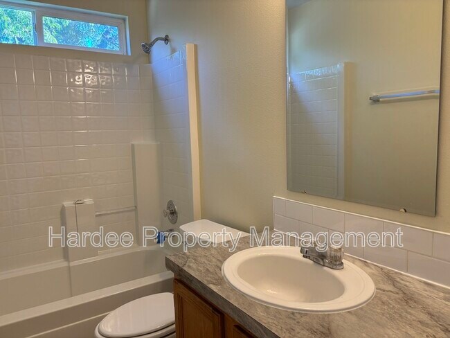 Building Photo - 1422 Allante Pl