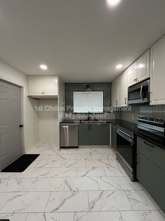 Building Photo - 6409 Stardust Dr S