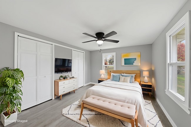 Building Photo - 228 E Siebenthaler Ave