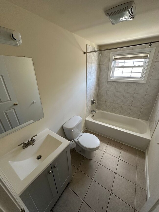 Building Photo - 126 James St