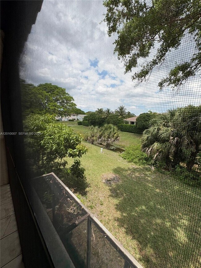 Building Photo - 8905 NW 38th Dr