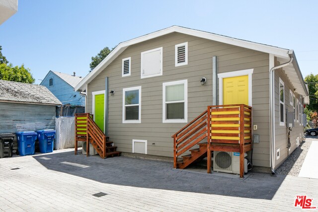 Building Photo - 1133 Manzanita St