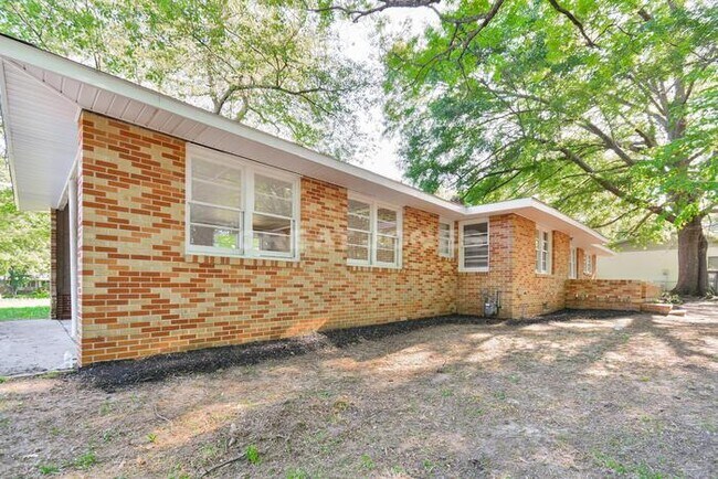 Building Photo - Charming 3 Bedroom in Williamston!