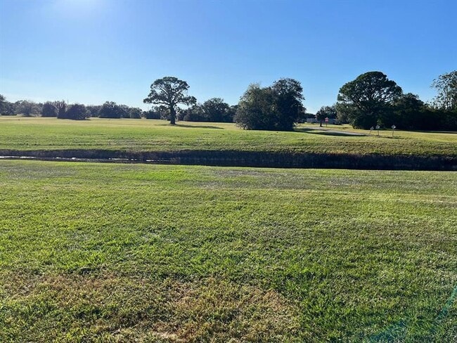 Building Photo - 1006 Villaway W