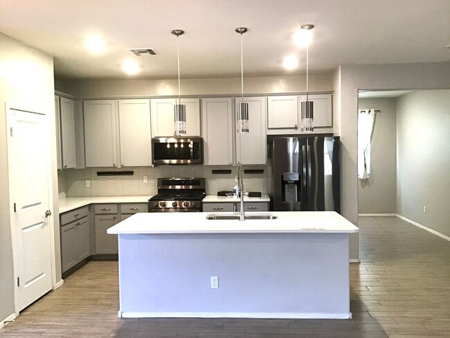 Primary Photo - Clean, 3 Bdrm + Den, 2 Bath, 1842 sq/ft in...