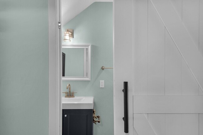 Building Photo - "Charming 2-Bed Townhouse Retreat in Fort ...