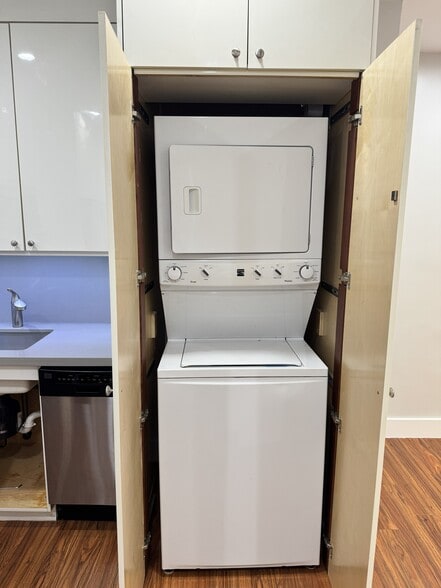 dryer/washer - 685 SW 19th Rd