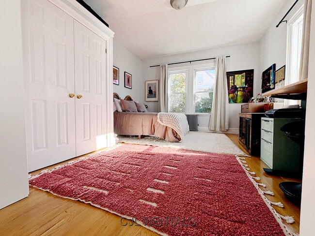 Building Photo - 2 Lee St