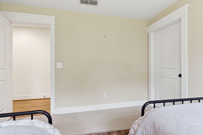 Building Photo - 4010 Burrus St