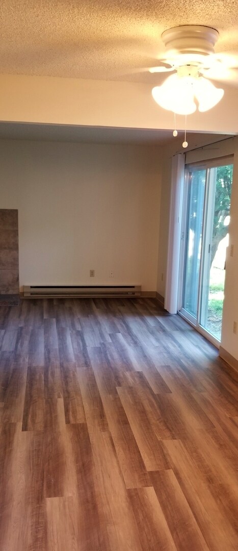 Building Photo - 757