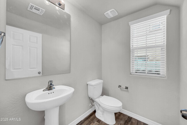 Building Photo - 935 E Agua Fria Ln