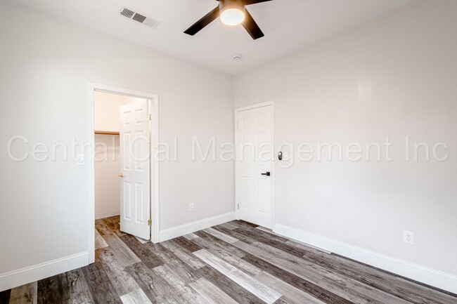 Building Photo - 4 Bedroom/3 Bath Home with Solar, Pool and...