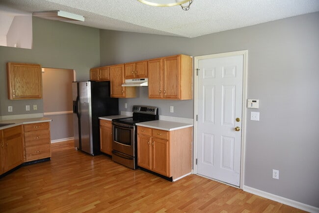 Building Photo - Cozy, 3BR/2BA ranch style home with an open floorplan