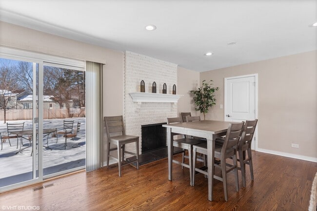 Building Photo - 1915 Farmington Ct