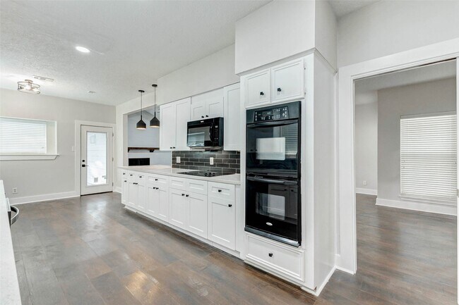 Building Photo - 22222 Greenbrook Dr