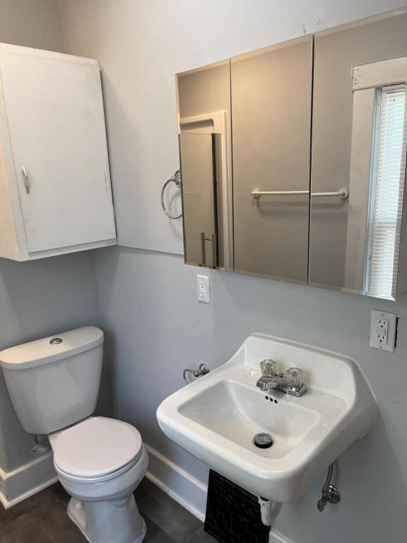 Building Photo - 1016 Constitution St