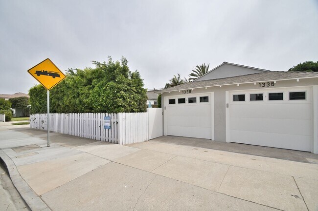 Building Photo - 1336