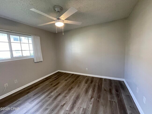 Building Photo - 2100 W Beach Dr