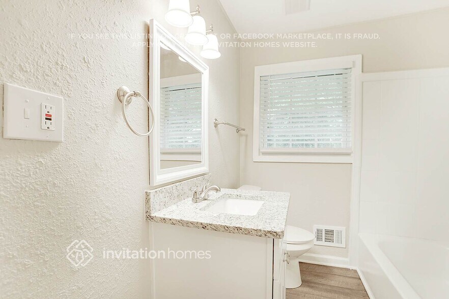 Building Photo - 6115 Marilla St