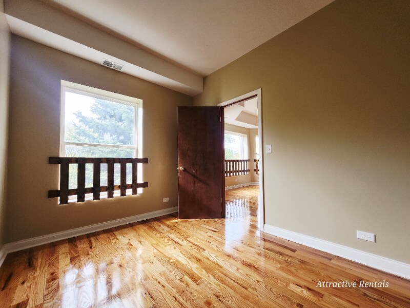 Building Photo - 207 N Parkside Ave