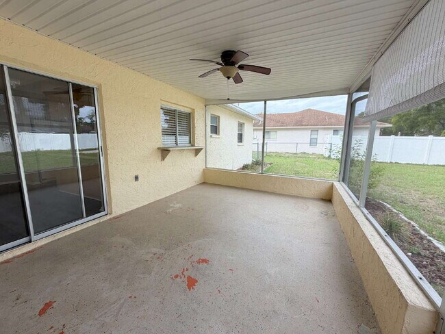 Building Photo - "Charming 3-Bed, 2-Bath Retreat in Spring Hill with 1,327 Sq Ft of Comfort!"