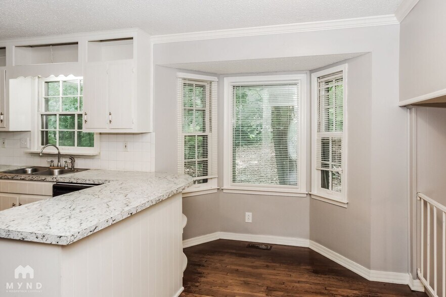 Building Photo - 11313 Mountain Crest Dr SE