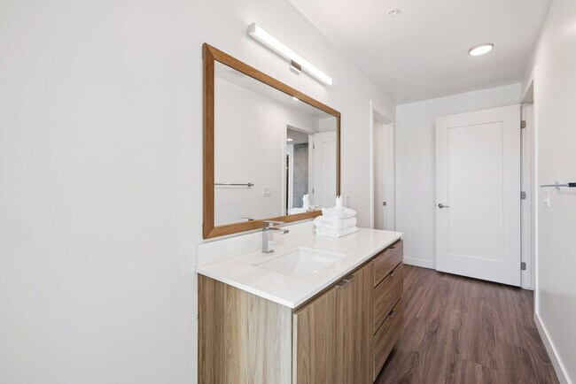 Building Photo - 222 E Jefferson St