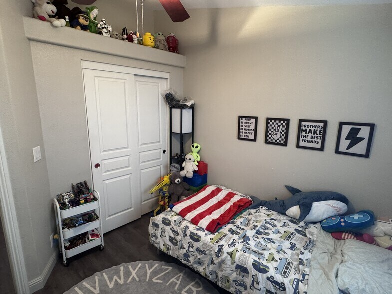 bedroom 2 - 15935 Spring Oaks Rd