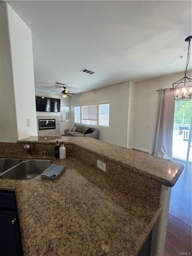 Building Photo - Beautifully designed townhome