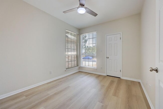 Building Photo - 6516 Clairmont Dr