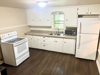 Kitchen - 819 W Commercial St