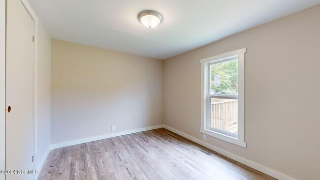 Building Photo - 308 Queens Rd