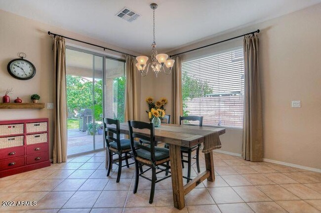 Building Photo - 2870 S Nebraska St