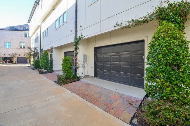 Building Photo - 6125 Cottage Grove Lake Dr